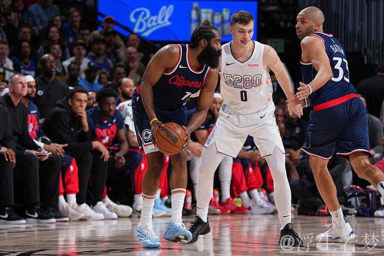 4月30日季后赛:掘金战快船 默里高光时刻 4月30日季后赛:掘金战快船 默里高光时刻