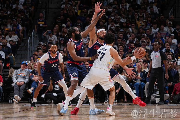 4月30日季后赛:掘金战快船 默里高光时刻 4月30日季后赛:掘金战快船 默里高光时刻