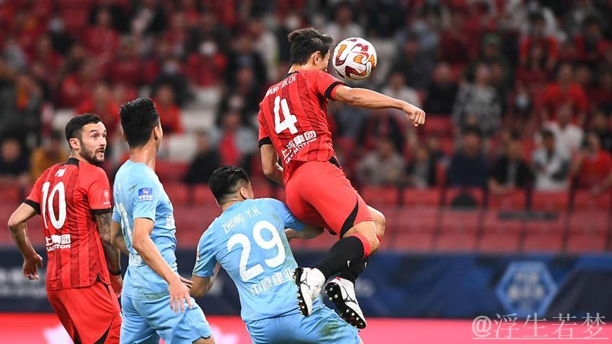 上海海港主场制胜 靠强力头球